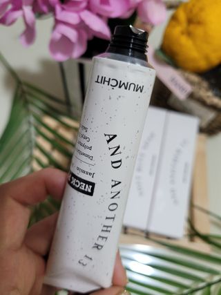 멈칫(MUMCHIT) 넥퍼퓸 NECKPERFUME 2가지 향 — 5점을 준 리뷰어가 2021년 11월 올린 사용 사진