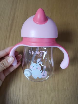 유비맘 트라이탄 코니빨대컵_컬러 랜덤 발송 — 5점을 준 리뷰어가 2021년 2월 올린 사용 사진