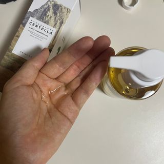 스킨1004 [SKIN1004] 마다가스카르 센텔라 라이트 클렌징 오일 200ml — 5점을 준 리뷰어가 2024년 8월 올린 사용 사진