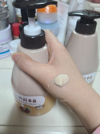 [과일나라] 피부가 마시는 커피우유 바디클렌저&바디로션 — 5점을 준 리뷰어가 2022년 3월 올린 사용 사진