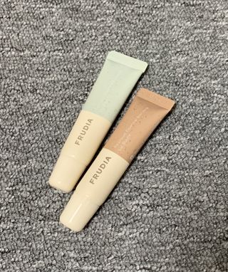 [후르디아] 올리브영 착한보습 비건 립버터 2종 — 5점을 준 리뷰어가 2021년 12월 올린 사용 사진