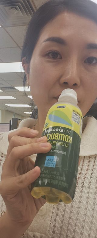 더그레잇티 콤부차 [매일유업] 더그레잇티 44kcal 콤부차 300ml *12개입 (오리지널 6개+베리리치 6개) — 5점을 준 리뷰어가 2023년 7월 올린 사용 사진