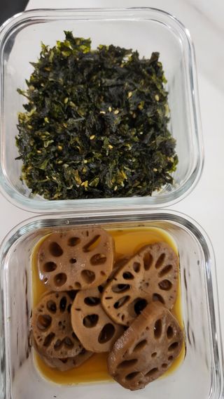 하나마이 [마마쿡] 전 청와대 천상현 셰프의 밑반찬  5종세트(소고기 장조림+연근조림+진미채+간장김자반+새우김자반) — 4점을 준 리뷰어가 2023년 4월 올린 사용 사진