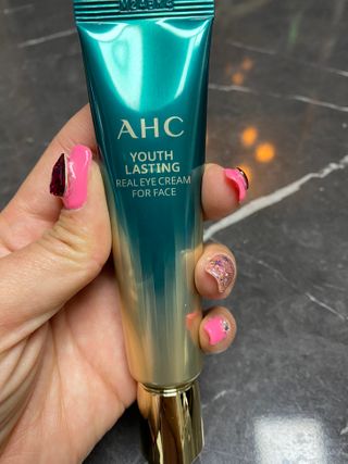 [NEW 탄력유턴 아이크림] AHC 유스 래스팅 리얼 아이크림 포 페이스 — 5점을 준 리뷰어가 2021년 3월 올린 사용 사진