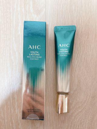 [NEW 탄력유턴 아이크림] AHC 유스 래스팅 리얼 아이크림 포 페이스 — 5점을 준 리뷰어가 2021년 4월 올린 사용 사진