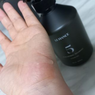 르핸스 퍼포밍 5 샴푸 비반트 포렛/베티버 포그 — 5점을 준 리뷰어가 2022년 11월 올린 사용 사진