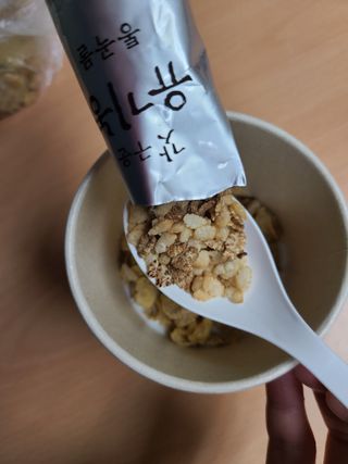 씨알푸드 유기농 쌀 시리얼 390g + 갓 구운 유기농 발아통곡물 150g — 4.5점을 준 리뷰어가 2021년 12월 올린 사용 사진