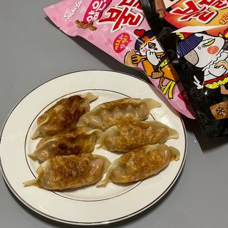 삼양냉동 [삼양] 얇은피불닭왕교자+얇은피까르보불닭왕교자 총4팩 — 5점을 준 리뷰어가 2021년 2월 올린 사용 사진