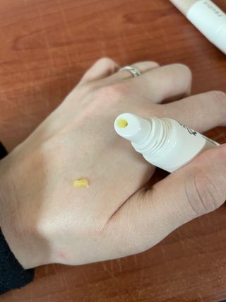 [후르디아] 올리브영 착한보습 비건 립버터 2종 — 5점을 준 리뷰어가 2022년 11월 올린 사용 사진