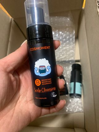 코스모먼트 부스티모 부스팅샴푸60ml + 비듬세정 진정샴푸50ml — 4점을 준 리뷰어가 2022년 1월 올린 사용 사진