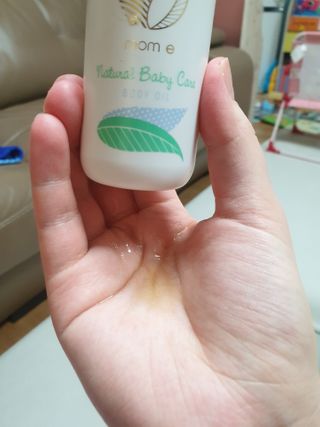 mom e 맘이 내추럴 베이비 케어 크림+바디오일 — 5점을 준 리뷰어가 2021년 1월 올린 사용 사진