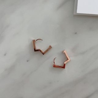 [골드앤디어] 14K 사각 네모 원터치 귀걸이_3color — 5점을 준 리뷰어가 2021년 5월 올린 사용 사진