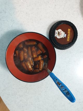 유비쿡 컵떡볶이 매운컵떡볶이2개/ 짜장컵떡볶이 2개  총 4개세트 — 4점을 준 리뷰어가 2021년 3월 올린 사용 사진