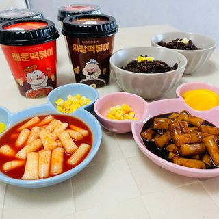 유비쿡 컵떡볶이 매운컵떡볶이2개/ 짜장컵떡볶이 2개  총 4개세트 — 5점을 준 리뷰어가 2021년 2월 올린 사용 사진