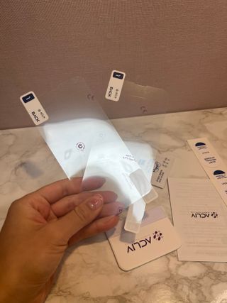 아클리브 Premium 항균 항바이러스 액정 보호필름(iPhone) — 5점을 준 리뷰어가 2022년 10월 올린 사용 사진