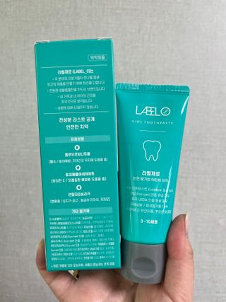치과에서 쓰는 치약 _ 라벨제로 저불소 꼬마, 키즈, 유아, 베이비, 주니어 안전한 어린이치약 — 5점을 준 리뷰어가 2023년 3월 올린 사용 사진