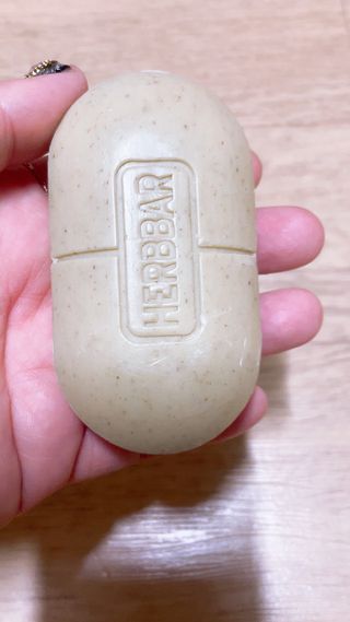 제이제이바이오 허브마사지바 올인원 알약비누 — 4점을 준 리뷰어가 2021년 12월 올린 사용 사진