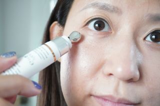 산수시 일루미네이팅 펄 영양 다크서클 스틱 아이 크림 케어 15ml — 5점을 준 리뷰어가 2021년 6월 올린 사용 사진