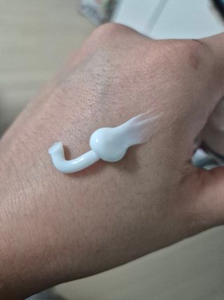 나우 [리브엠]피부 속부터 겹겹이, 촘촘하게! 워터핏8중 수분착붙 크림 — 5점을 준 리뷰어가 2025년 5월 올린 사용 사진