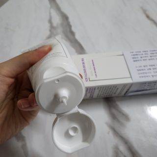 셀프 모이스처라이징 프로텍션 크림 셀프 모이스처라이징 프로텍션크림 — 5점을 준 리뷰어가 2022년 4월 올린 사용 사진