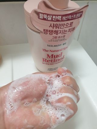 벨먼 내추럴 스파 머드레티놀 바디워시(그린로즈, 미드나잇 피오니) — 5점을 준 리뷰어가 2022년 6월 올린 사용 사진