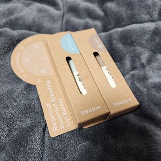 [후르디아] 올리브영 착한보습 비건 립버터 2종 — 5점을 준 리뷰어가 2023년 1월 올린 사용 사진