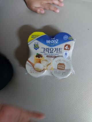 매일바이오 그릭요거트 오리지널 플레인 4개, 로스터리 커피믹스 4개 — 4점을 준 리뷰어가 2021년 12월 올린 사용 사진