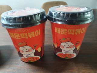 유비쿡 컵떡볶이 매운컵떡볶이2개/ 짜장컵떡볶이 2개  총 4개세트 — 5점을 준 리뷰어가 2021년 6월 올린 사용 사진