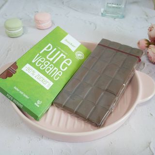 당류2g 자일리톨로 단맛을낸 슈카 퓨어비건 무설탕초콜릿 Xucker vegan 2개입 — 5점을 준 리뷰어가 2021년 4월 올린 사용 사진