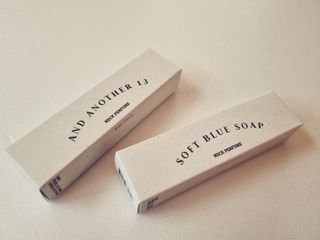 멈칫(MUMCHIT) 넥퍼퓸 NECKPERFUME 2가지 향 — 5점을 준 리뷰어가 2021년 11월 올린 사용 사진