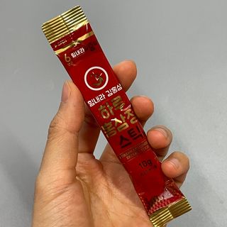 힘내라김홍삼 하루홍삼정스틱 10g x 10포 — 5점을 준 리뷰어가 2021년 3월 올린 사용 사진