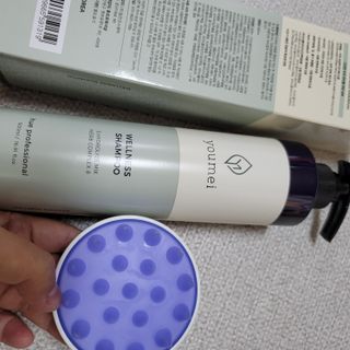 유메이 웰니스 샴푸 + 유메이 스칼프 브러쉬 — 4.5점을 준 리뷰어가 2022년 5월 올린 사용 사진