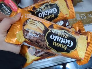 롯데제과 본젤라또 비스킷&바닐라카라멜바, 본젤라또 베리쇼콜라컵 — 5점을 준 리뷰어가 2021년 11월 올린 사용 사진