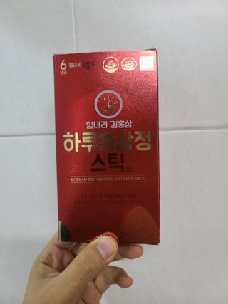 힘내라김홍삼 하루홍삼정스틱 10g x 10포 — 3점을 준 리뷰어가 2021년 4월 올린 사용 사진