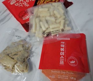 [푸딩팩토리] 떡볶이 베스트 2종_옛날 국물떡볶이 570g / 할매 기름 떡볶이  570g — 5점을 준 리뷰어가 2022년 5월 올린 사용 사진