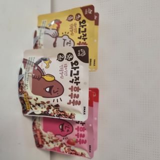스낵스 와그작후루룩 3종_카카오2봉+아몬드2봉+딸기2봉 (총 6봉) — 5점을 준 리뷰어가 2024년 2월 올린 사용 사진