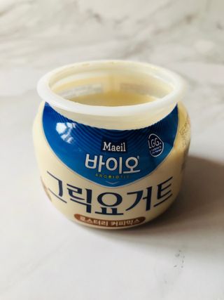 매일바이오 그릭요거트 오리지널 플레인 4개, 로스터리 커피믹스 4개 — 5점을 준 리뷰어가 2021년 12월 올린 사용 사진