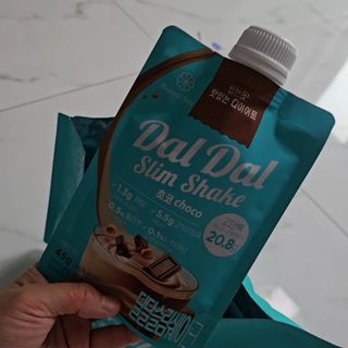 달달슬림쉐이크 프리 (릴스) 달달슬림 맛있는 단백질 쉐이크 파우치 다이어트 식사대용 프로틴 파우더 보충제 — 4.5점을 준 리뷰어가 2025년 8월 올린 사용 사진