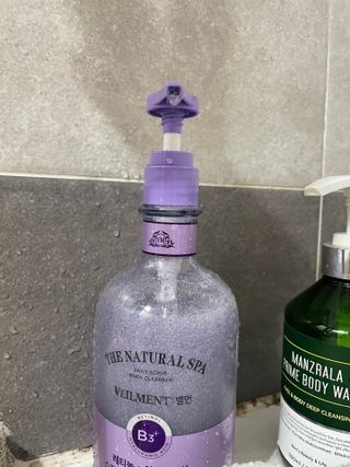 벨먼 내추럴스파 수분광채 스크럽 바디워시 600ml 5종 — 5점을 준 리뷰어가 2022년 5월 올린 사용 사진