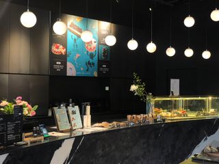 아방갤러리카페 용산아이파크몰점 [아방갤러리카페] 음료 택 2 +  베이커리 5종 중 택 1 — 4.5점을 준 리뷰어가 2021년 4월 올린 사용 사진