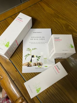 엔디어고 햄프에너지 스킨케어 2종 — 3.5점을 준 리뷰어가 2022년 9월 올린 사용 사진