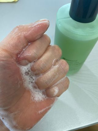 프리마인 메이크업과 들뜨는 각질까지 한방에 깐달걀로! 순하기까지한 셀베이스 그린티클렌저(200ml) — 3.5점을 준 리뷰어가 2023년 5월 올린 사용 사진