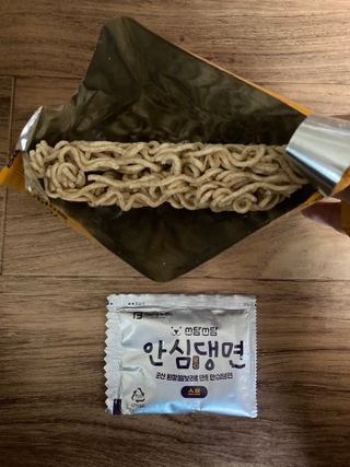 안심댕면 강아지라면 5봉지+쓰담쓰담 종합영양제 2스틱 샘플 증정 — 4.5점을 준 리뷰어가 2022년 8월 올린 사용 사진