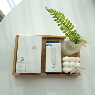 아카라 조명 스위치를 누워서 끄는 방법 (스마트 조명 스위치 2구 + 무선 리모트 스위치 1구 T1, 스마트 허브 E1) — 5점을 준 리뷰어가 2021년 11월 올린 사용 사진