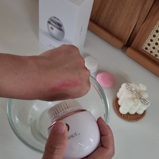 디하우트 랩 디하우트랩 클렌징 피부관리기 진동클렌저 실리콘+2종 인조모 브러시 — 5점을 준 리뷰어가 2021년 11월 올린 사용 사진