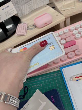 플러스엑스 오브젝트 [PlusX Object] 아이디프레임 2.0 & 듀얼프레임 - 플러스엑스 사원증 케이스 목걸이 디자인 어워드 수상 — 5점을 준 리뷰어가 2022년 1월 올린 사용 사진