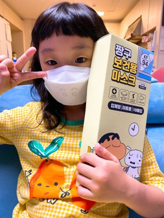 [숨그림]  덴탈마스크 짱구 우리아이 그리고 내가 쓰는 믿을수있는 케릭터 마스크  16종 — 5점을 준 리뷰어가 2021년 10월 올린 사용 사진