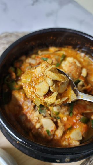 소담스퀘어 상암 궁중해물탕조씨집 백년가게 조씨집 팔뚝탕1인분550g — 5점을 준 리뷰어가 2022년 12월 올린 사용 사진