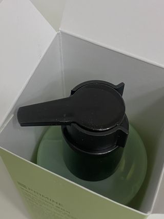 프리마인 메이크업과 들뜨는 각질까지 한방에 깐달걀로! 순하기까지한 셀베이스 그린티클렌저(200ml) — 4.5점을 준 리뷰어가 2023년 5월 올린 사용 사진
