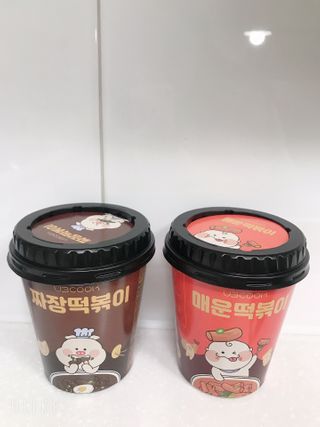 유비쿡 컵떡볶이 매운컵떡볶이2개/ 짜장컵떡볶이 2개  총 4개세트 — 5점을 준 리뷰어가 2021년 2월 올린 사용 사진